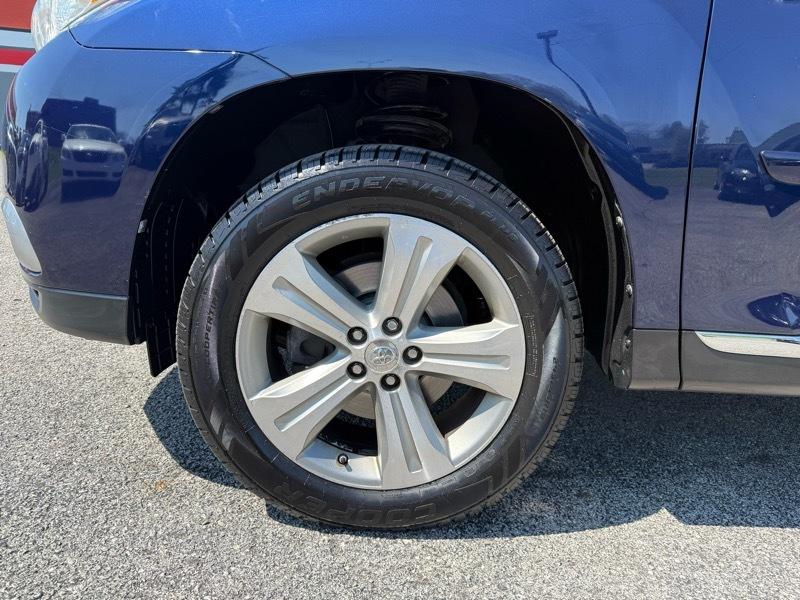 Toyota Highlander Limited 2WD 2013