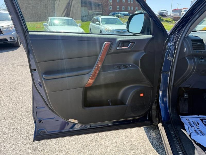 Toyota Highlander Limited 2WD 2013