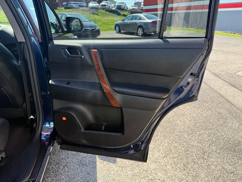 Toyota Highlander Limited 2WD 2013