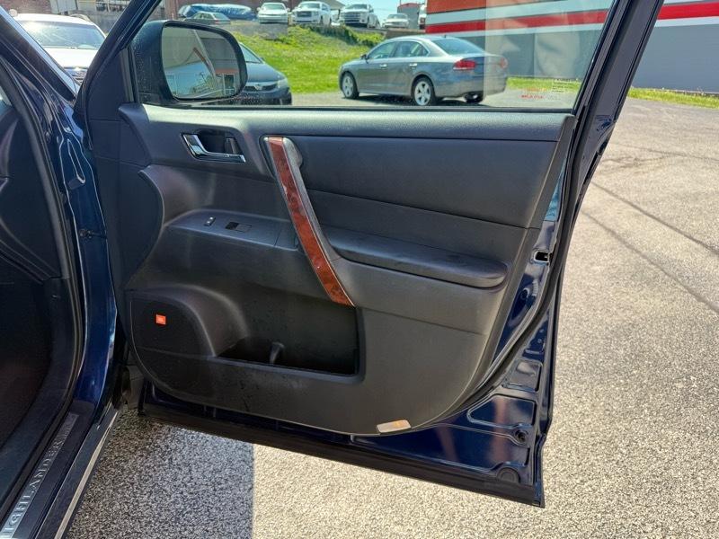 Toyota Highlander Limited 2WD 2013