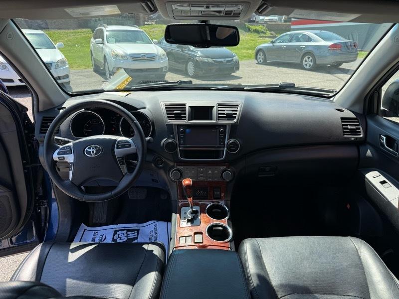 Toyota Highlander Limited 2WD 2013