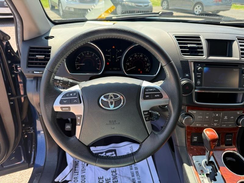 Toyota Highlander Limited 2WD 2013
