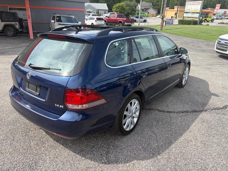Volkswagen Jetta SportWagen 2.5L SE PZEV 2012