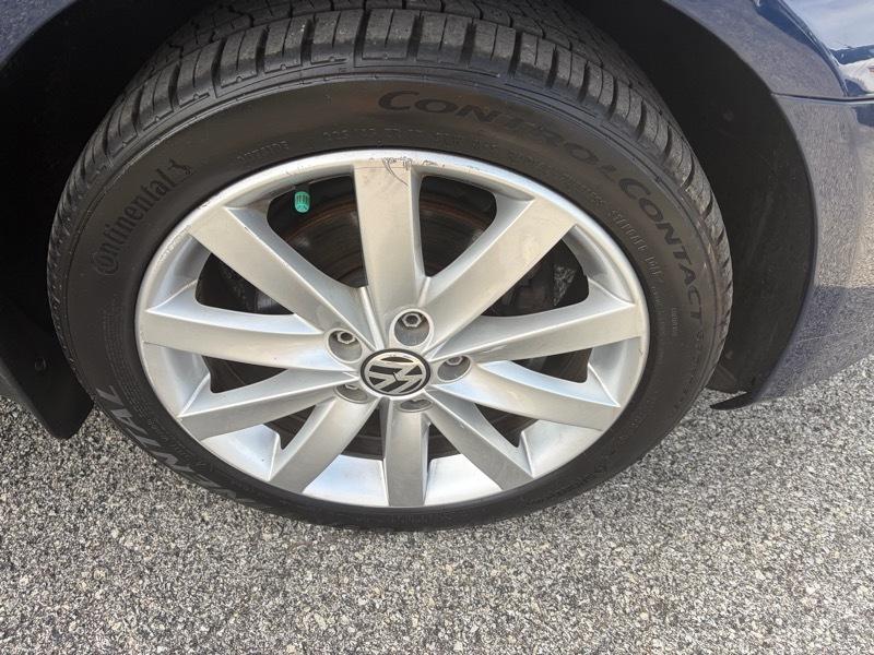 Volkswagen Jetta SportWagen 2.5L SE PZEV 2012