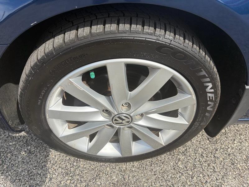 Volkswagen Jetta SportWagen 2.5L SE PZEV 2012
