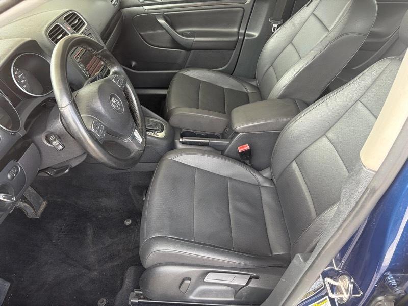 Volkswagen Jetta SportWagen 2.5L SE PZEV 2012