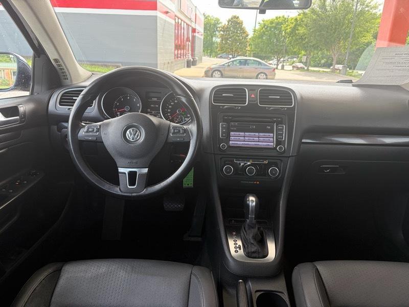 Volkswagen Jetta SportWagen 2.5L SE PZEV 2012