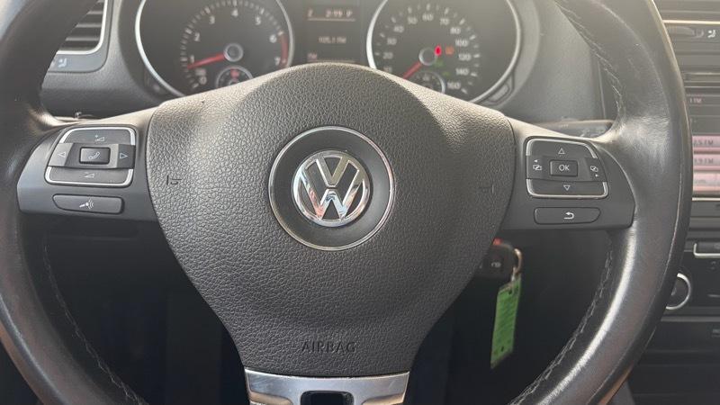 Volkswagen Jetta SportWagen 2.5L SE PZEV 2012