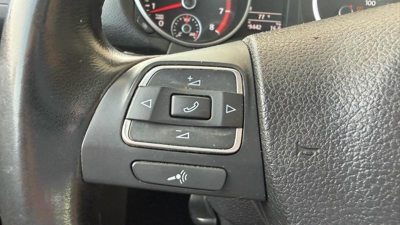 Volkswagen Jetta SportWagen 2.5L SE PZEV 2012