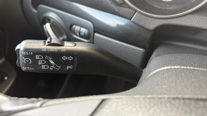 Volkswagen Jetta SportWagen 2.5L SE PZEV 2012