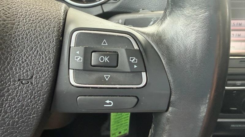 Volkswagen Jetta SportWagen 2.5L SE PZEV 2012