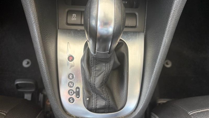 Volkswagen Jetta SportWagen 2.5L SE PZEV 2012