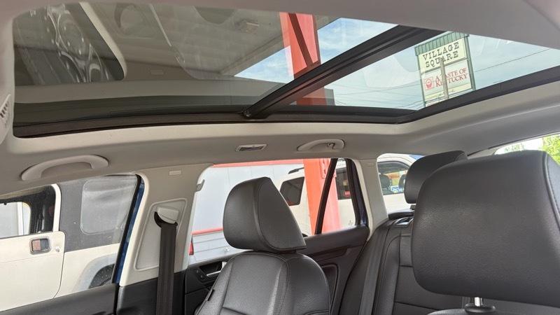 Volkswagen Jetta SportWagen 2.5L SE PZEV 2012