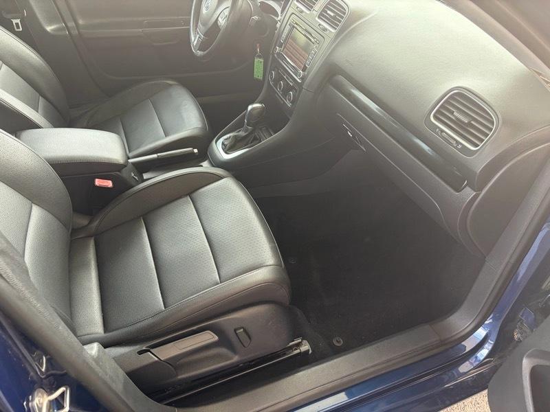 Volkswagen Jetta SportWagen 2.5L SE PZEV 2012