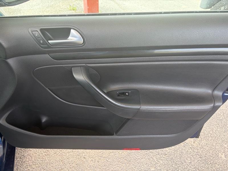 Volkswagen Jetta SportWagen 2.5L SE PZEV 2012