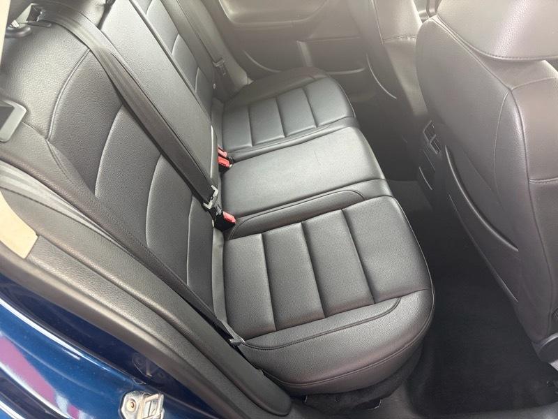 Volkswagen Jetta SportWagen 2.5L SE PZEV 2012
