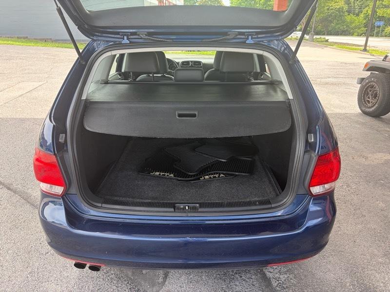Volkswagen Jetta SportWagen 2.5L SE PZEV 2012
