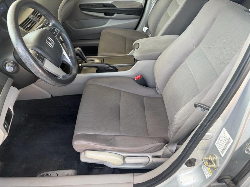 Honda Accord LX sedan AT 2012