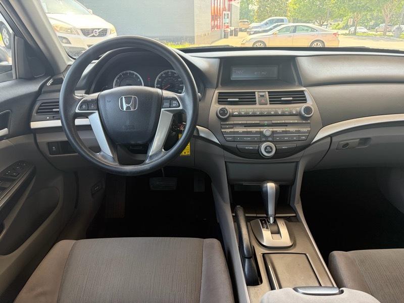 Honda Accord LX sedan AT 2012