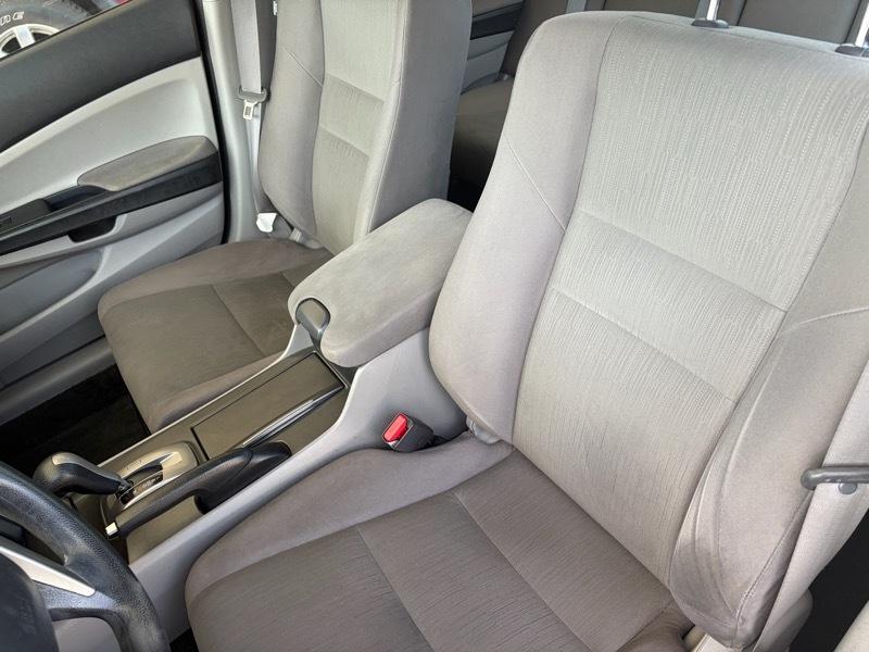 Honda Accord LX sedan AT 2012