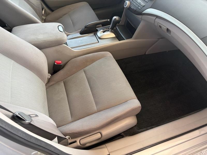 Honda Accord LX sedan AT 2012