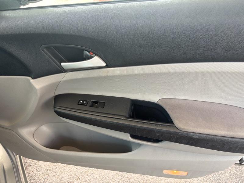 Honda Accord LX sedan AT 2012