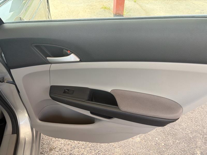 Honda Accord LX sedan AT 2012