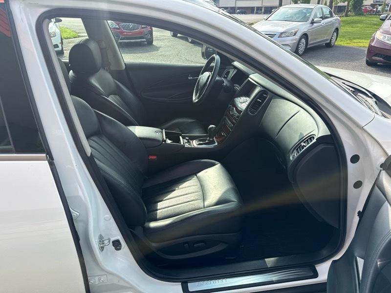 Infiniti QX50 Base AWD 2016