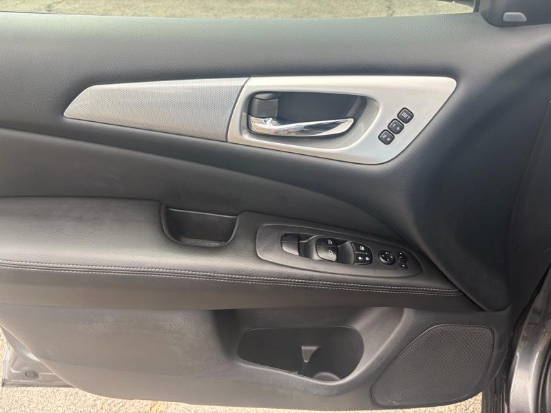 Nissan Pathfinder Platinum 4WD 2017