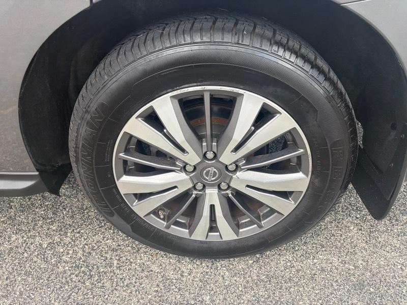 Nissan Pathfinder Platinum 4WD 2017
