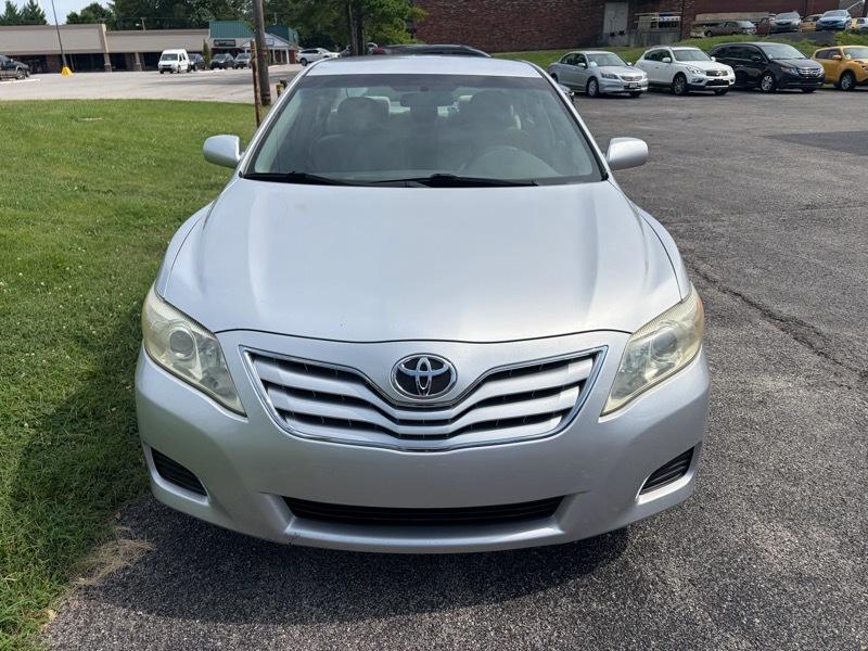 Toyota Camry 4dr Sedan LE 2011