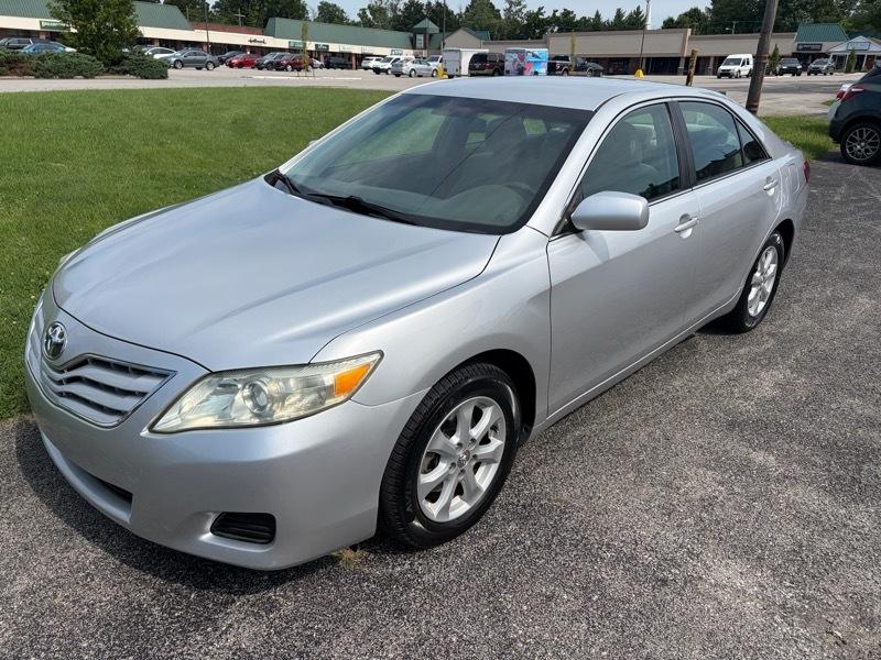 Toyota Camry 4dr Sedan LE 2011
