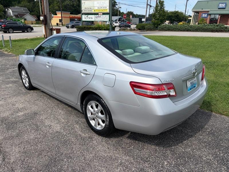 Toyota Camry 4dr Sedan LE 2011
