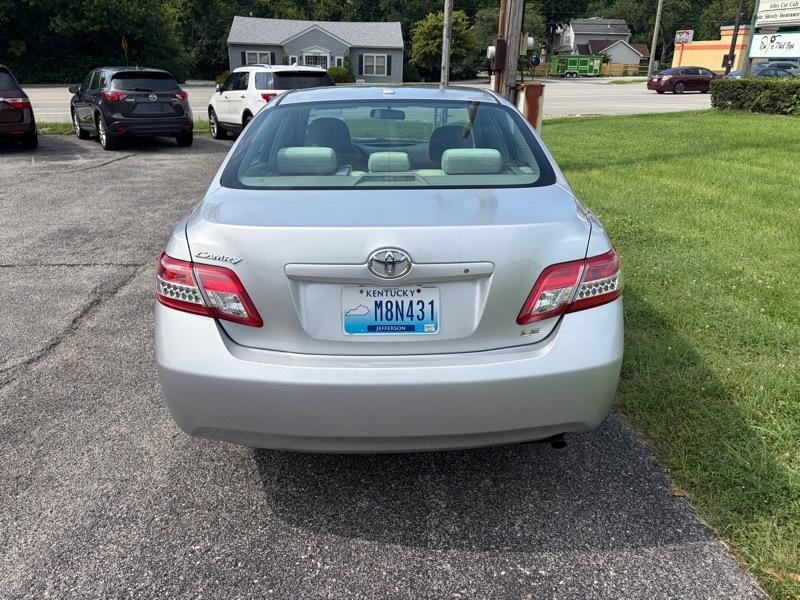 Toyota Camry 4dr Sedan LE 2011