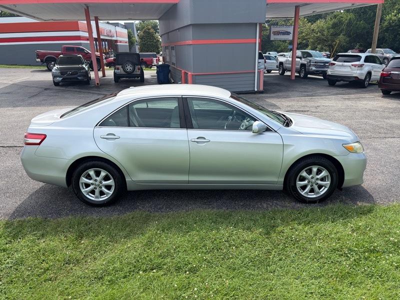 Toyota Camry 4dr Sedan LE 2011