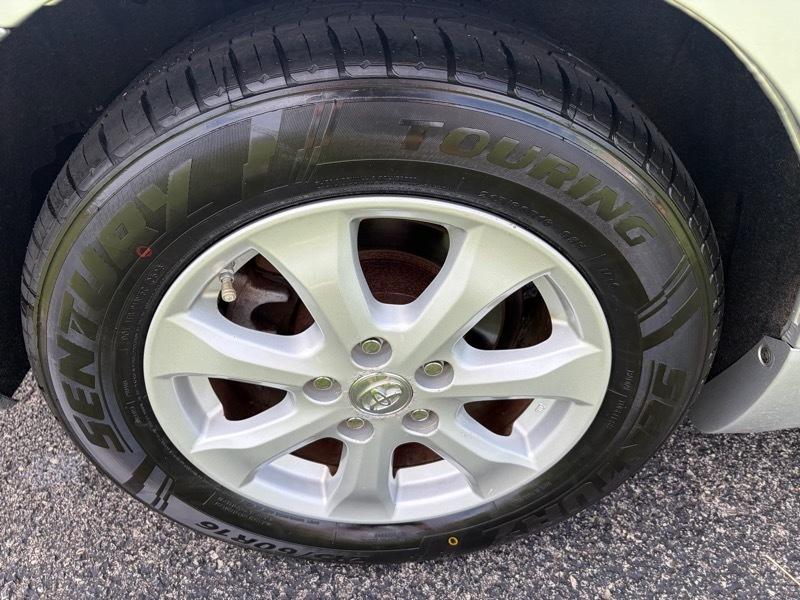 Toyota Camry 4dr Sedan LE 2011