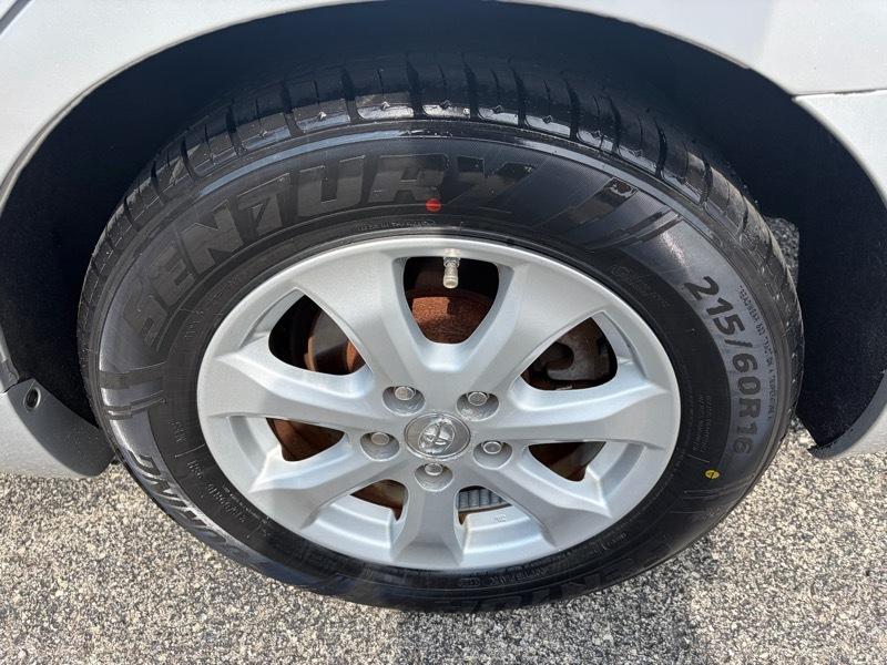 Toyota Camry 4dr Sedan LE 2011