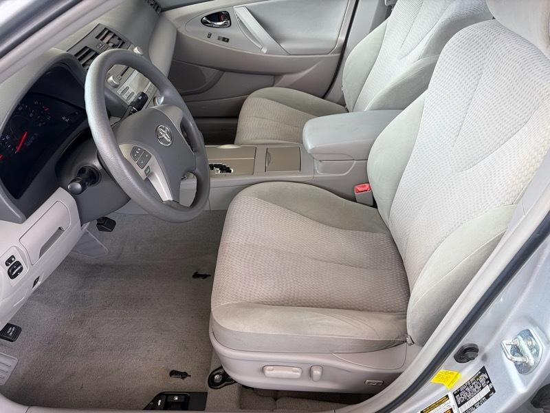 Toyota Camry 4dr Sedan LE 2011