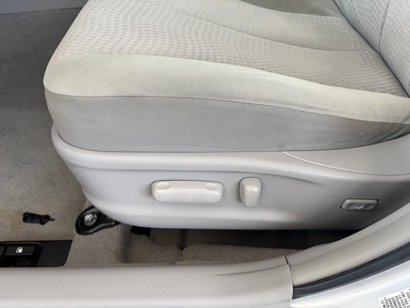 Toyota Camry 4dr Sedan LE 2011