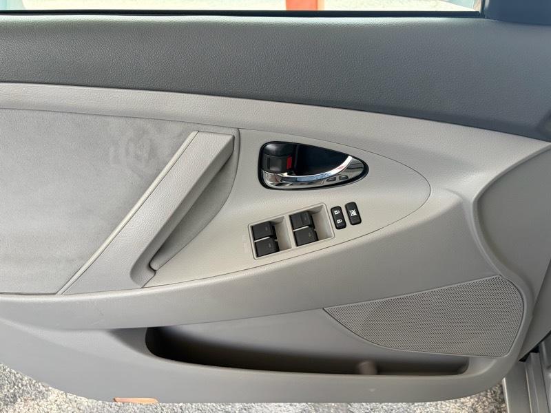 Toyota Camry 4dr Sedan LE 2011