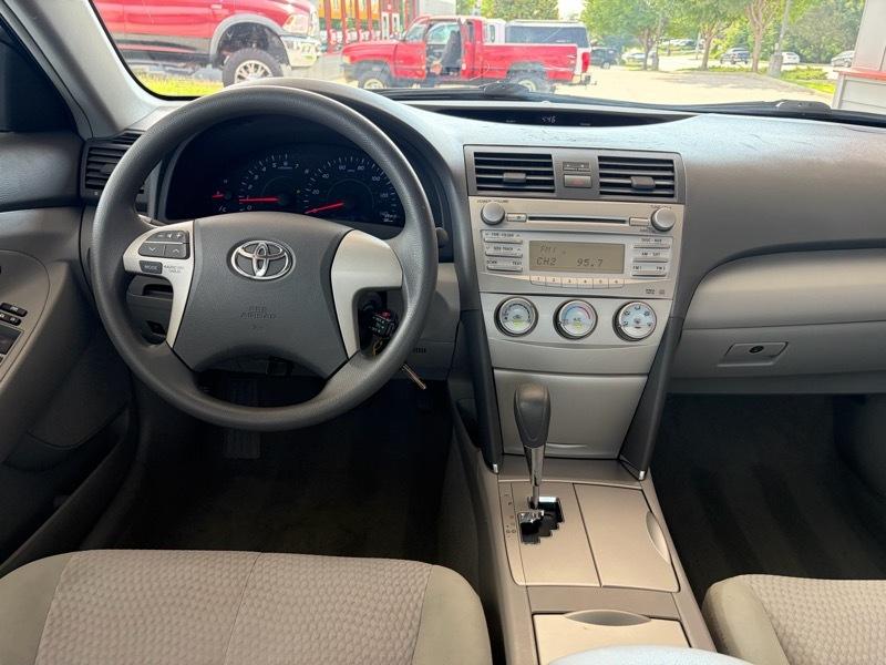 Toyota Camry 4dr Sedan LE 2011