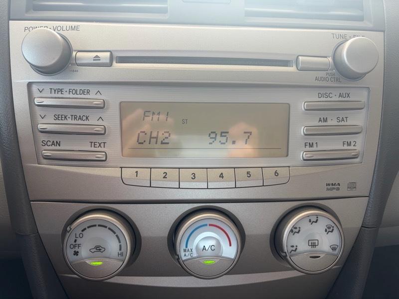 Toyota Camry 4dr Sedan LE 2011