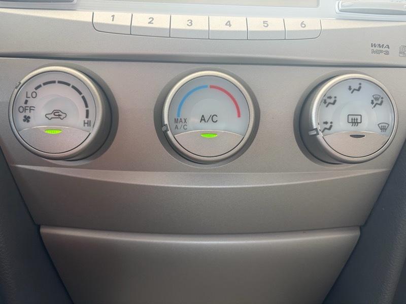 Toyota Camry 4dr Sedan LE 2011