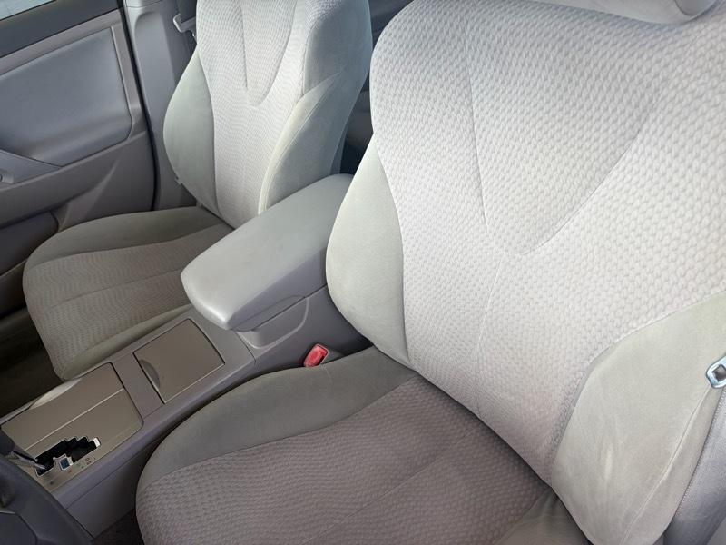 Toyota Camry 4dr Sedan LE 2011