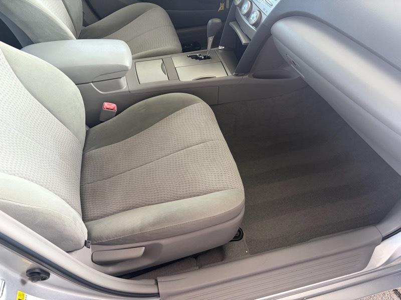 Toyota Camry 4dr Sedan LE 2011