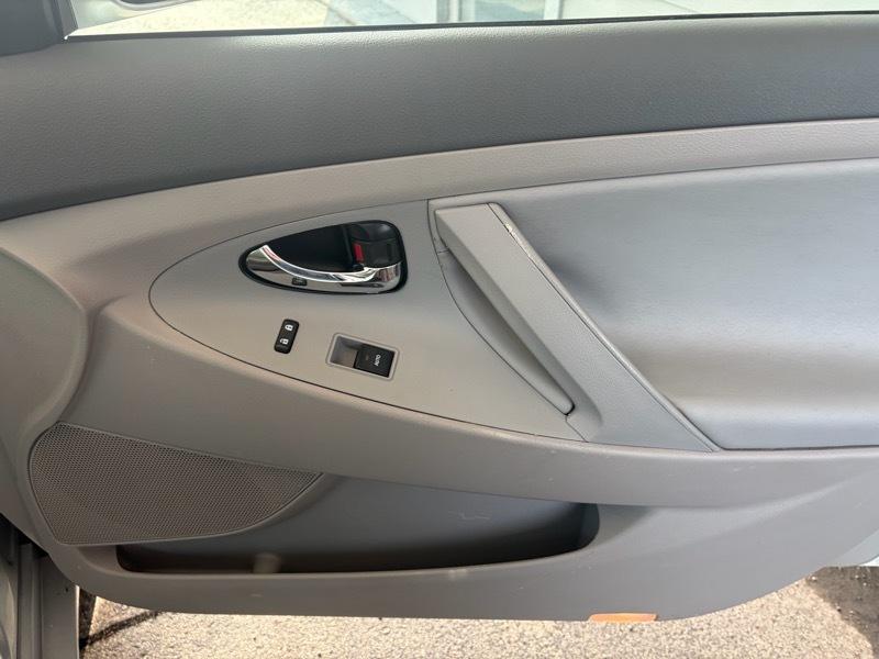 Toyota Camry 4dr Sedan LE 2011