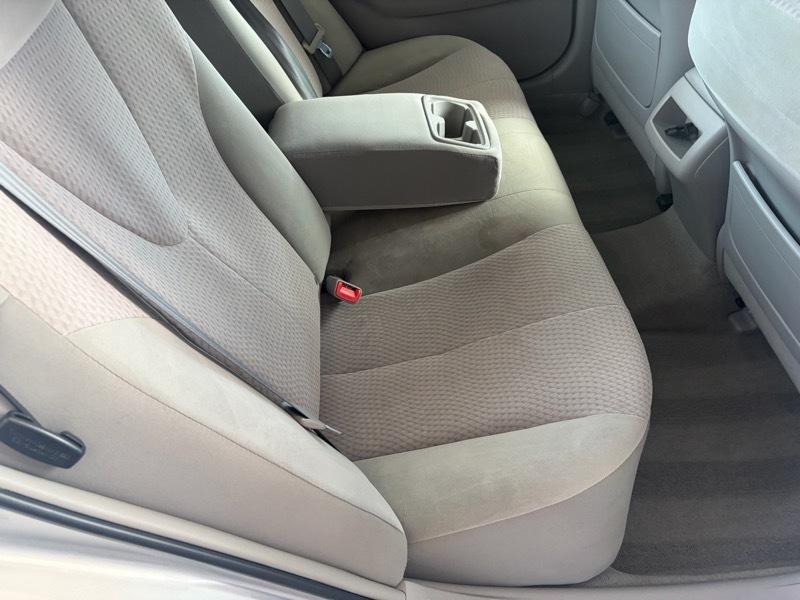 Toyota Camry 4dr Sedan LE 2011