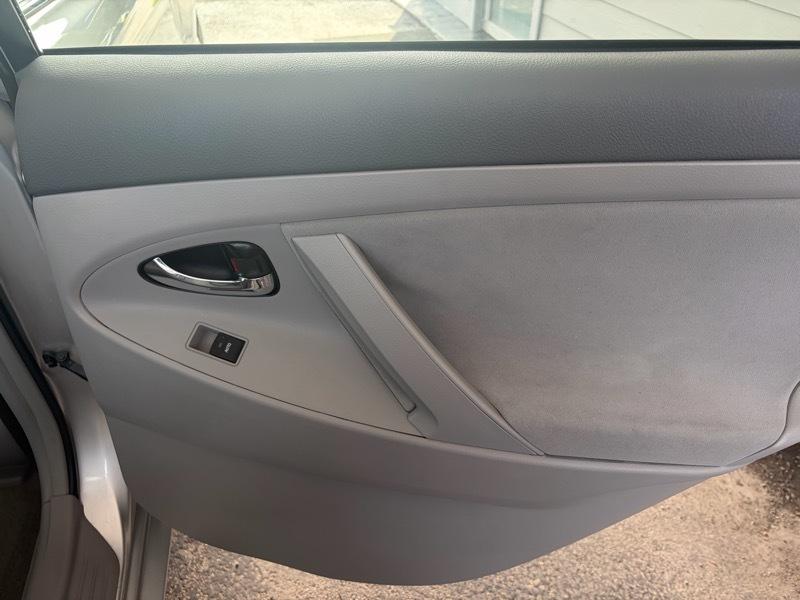 Toyota Camry 4dr Sedan LE 2011