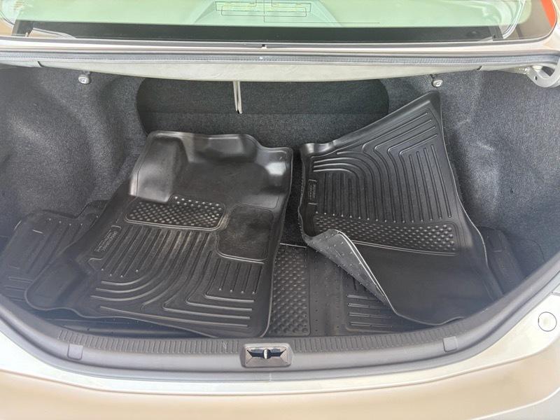 Toyota Camry 4dr Sedan LE 2011