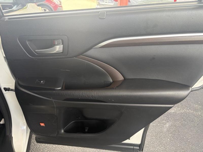 Toyota Highlander Limited FWD V6 2015